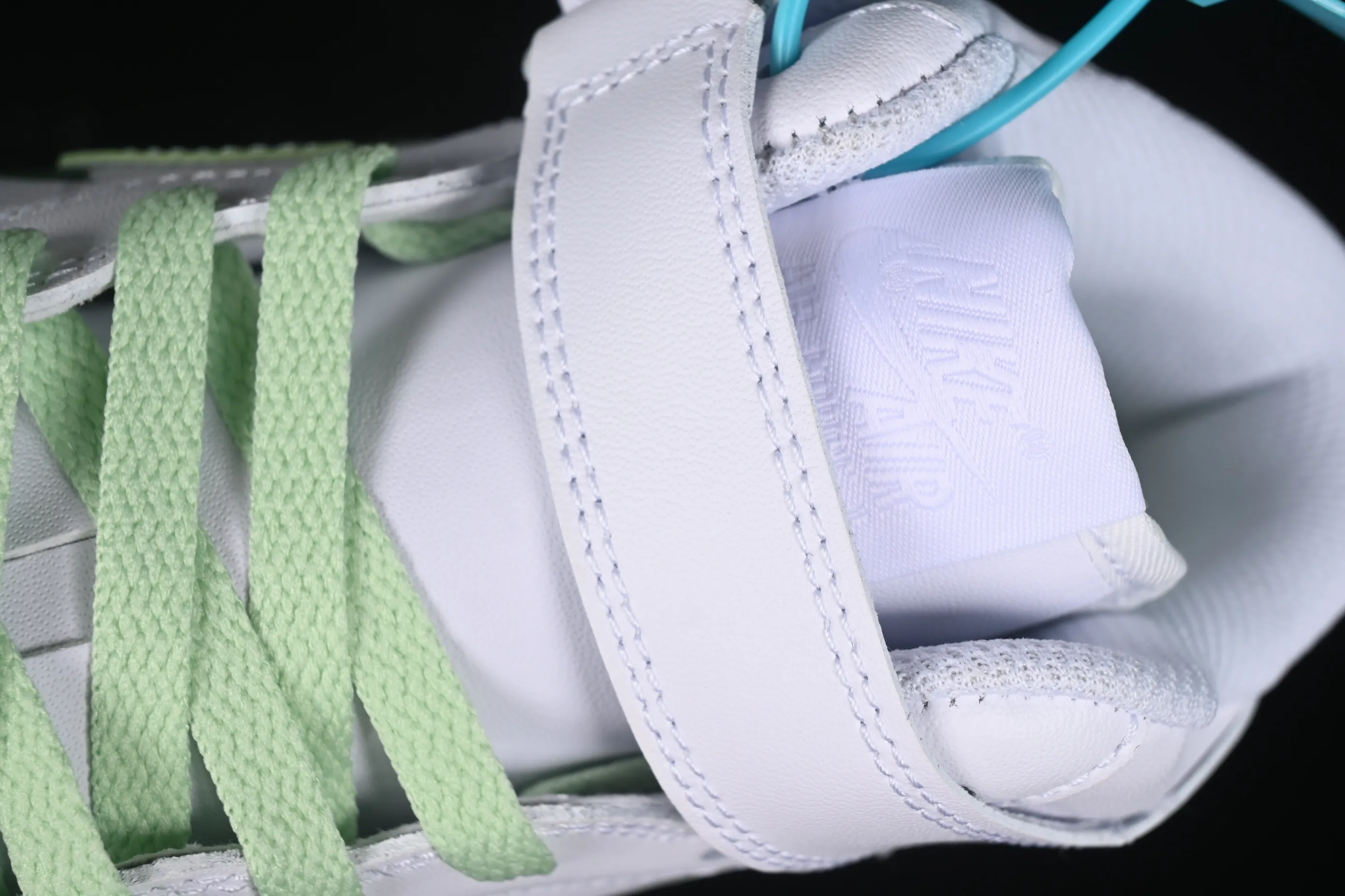 All categories Nk Air Force 1 Air Force series Nk Air Force 1 Mid Air Force mid-top Nk Air Force 1'07 Mid White and green hand-painted Hand-painted fracture Triple hook shadow Air Force 1 strap mid-top casual sneakers CW2289-111